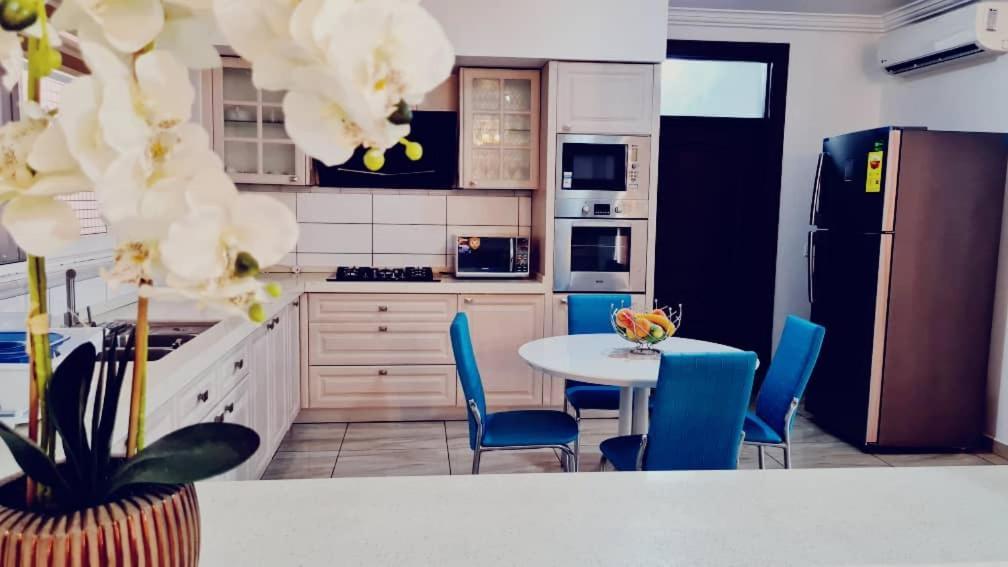 Bertha'S Court D-Plus Apartments กรีนฮิลล์ ภายนอก รูปภาพ